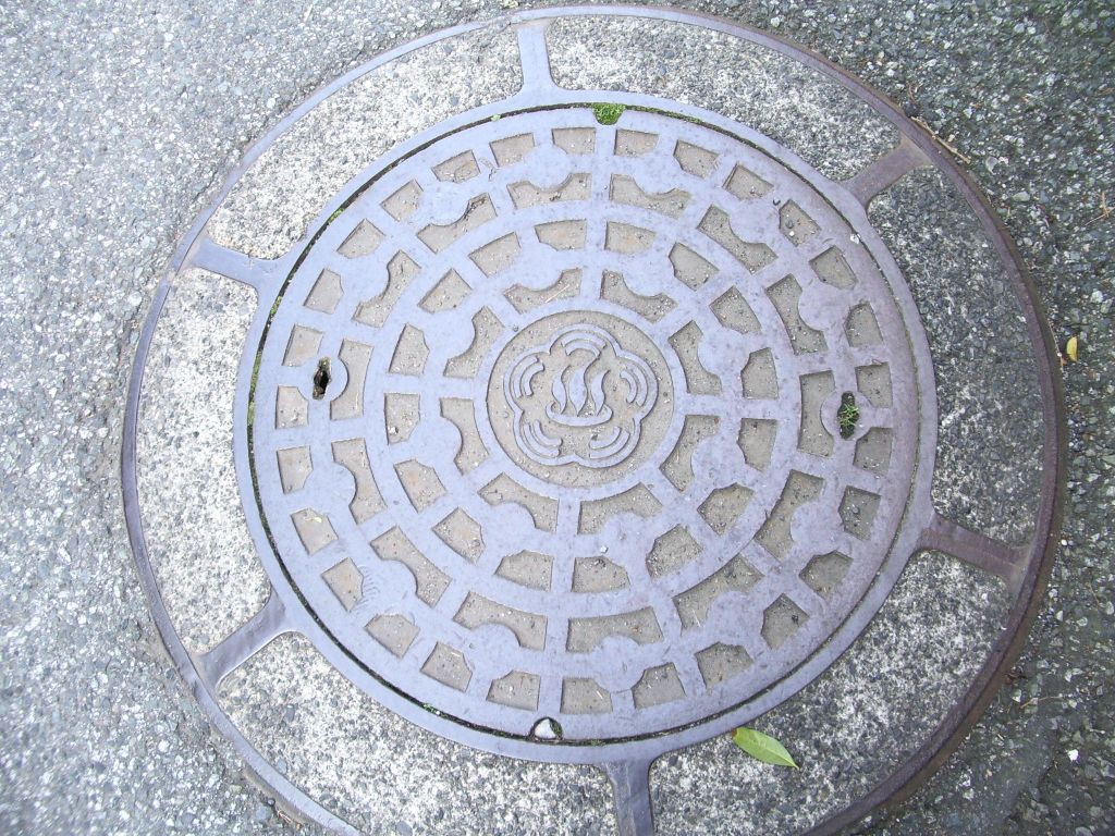 Manhole in Atami-shi
