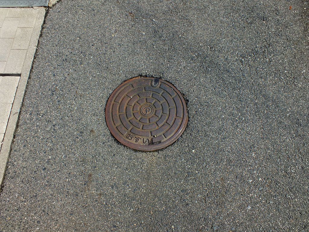 Manhole in azuchi