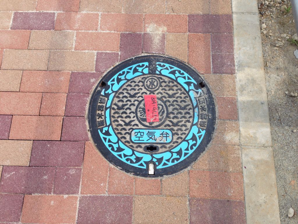 Manhole in Ebina City