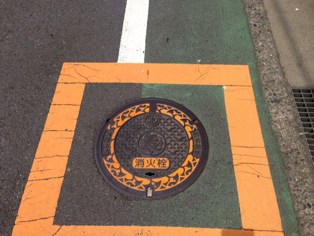 Manhole in Ebina City