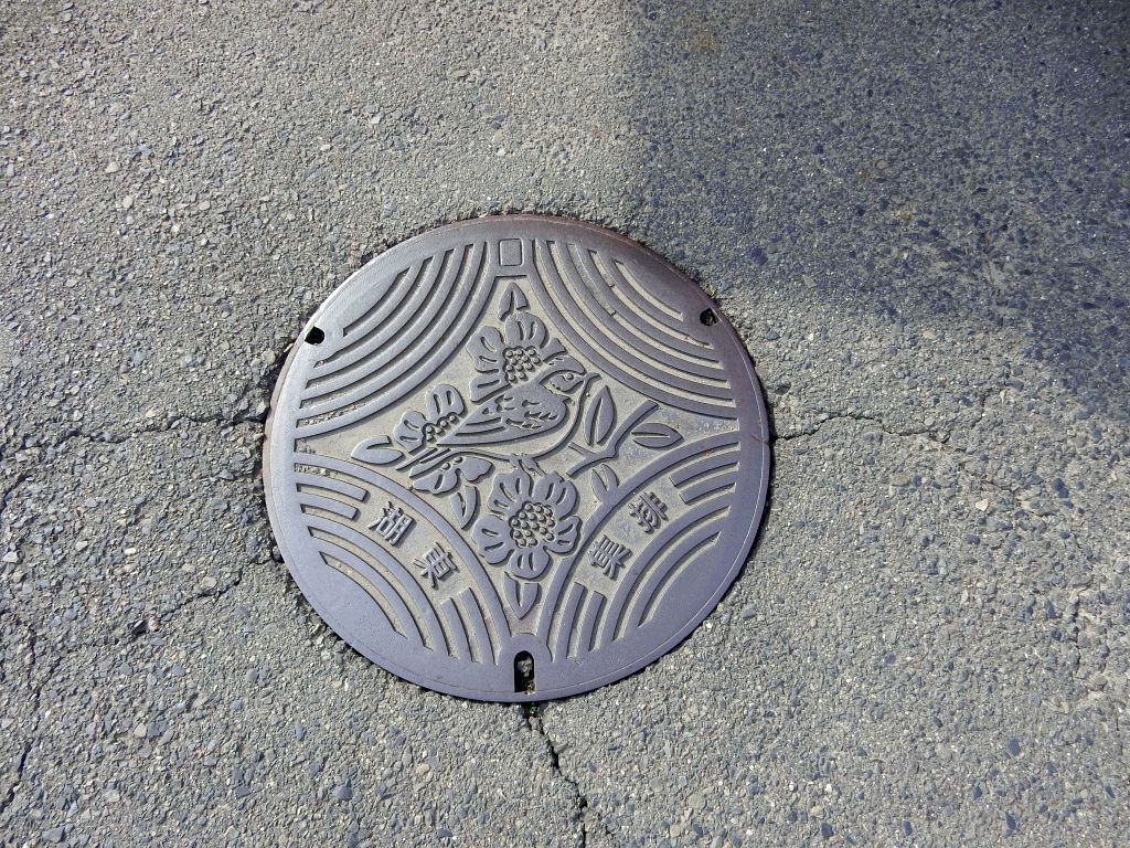 Manhole in Higashi-Ohmi