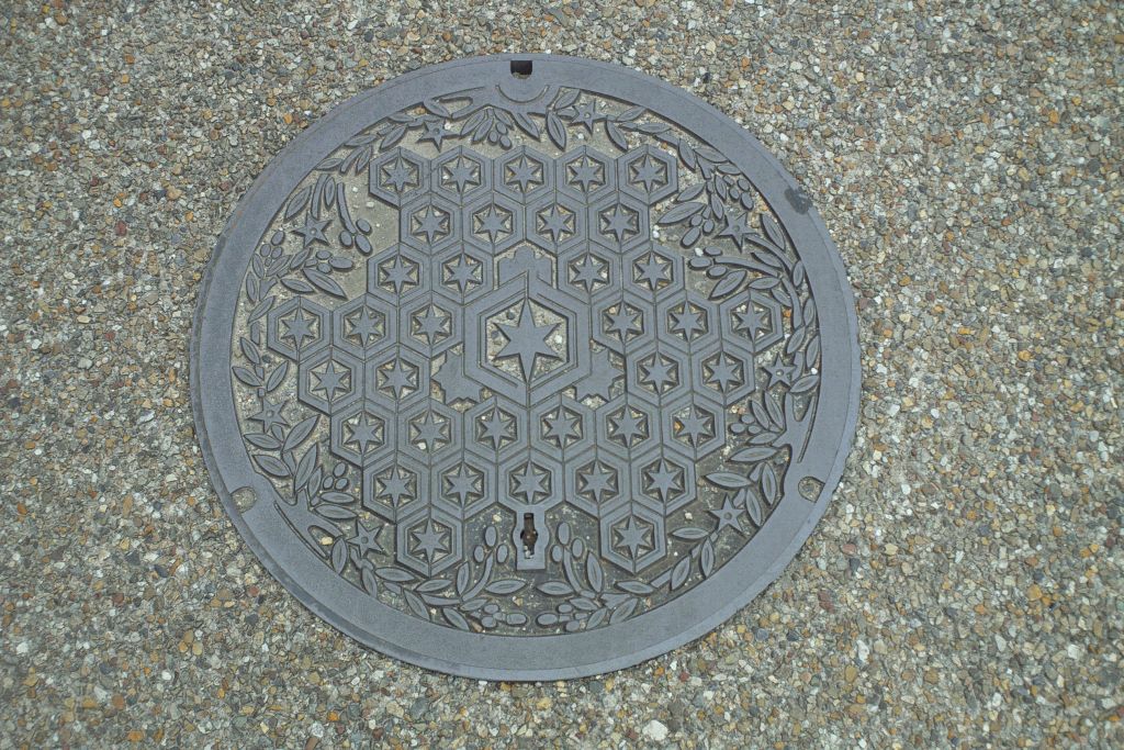 Manhole in Hikone