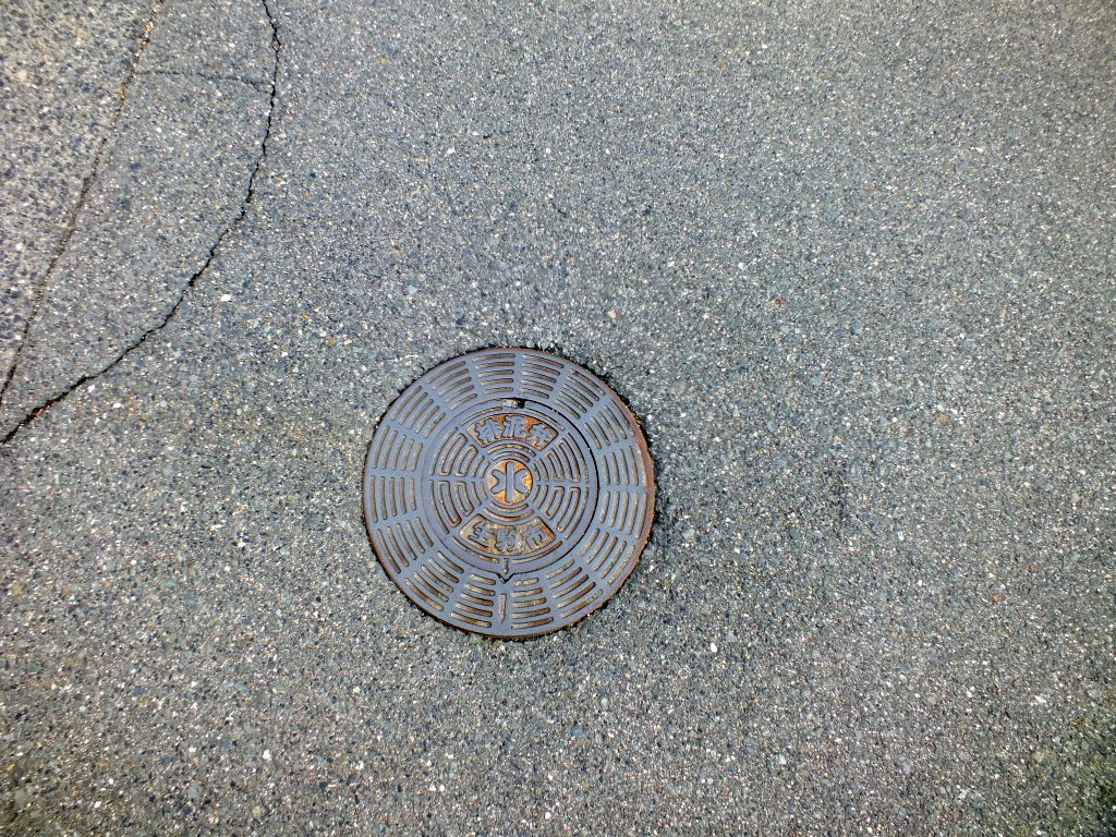 Manhole in Ikoma city