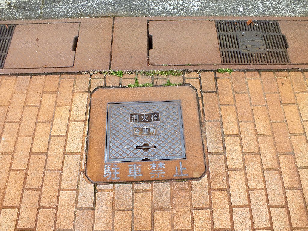 Manhole in Imazu town