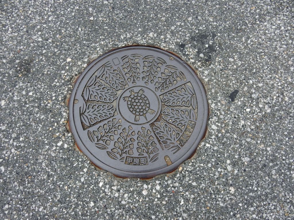 Manhole in 甲良町