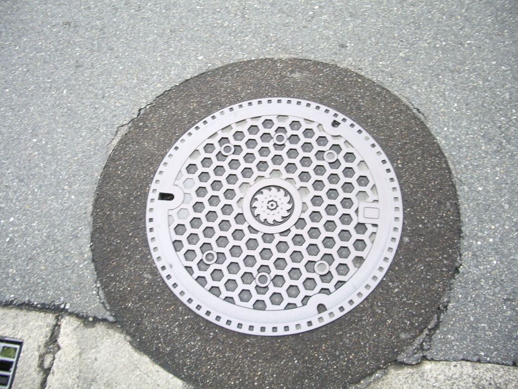 Manhole in Muko-shi