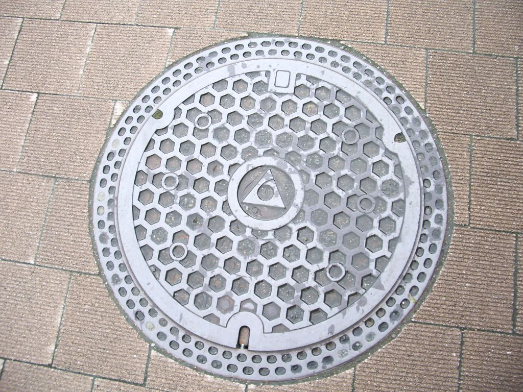 Manhole in Muko-shi