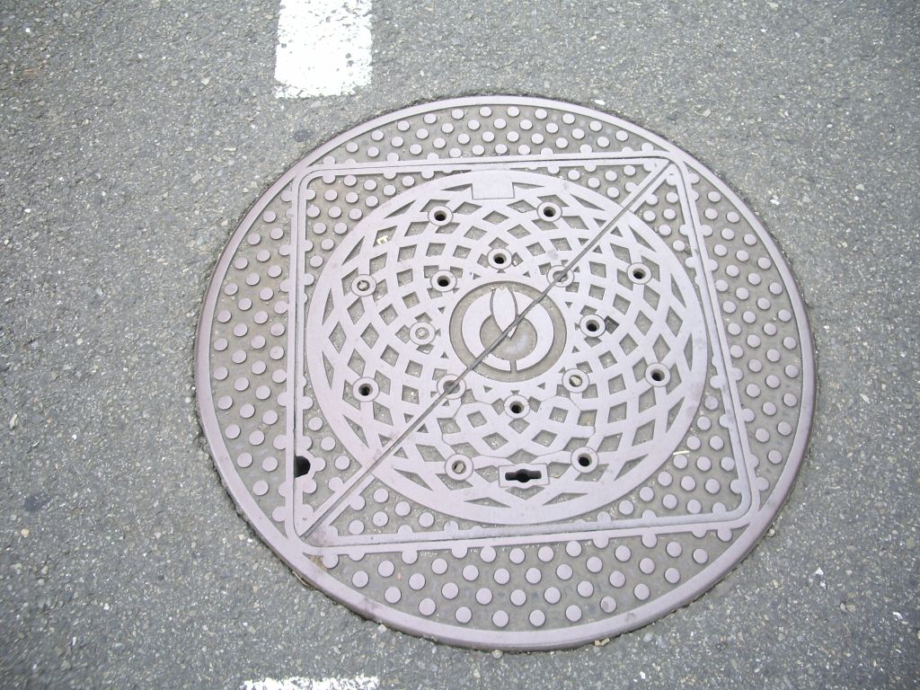 Manhole in Koganei, Tokyo