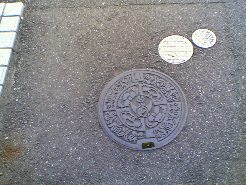 Manhole in Suita-shi