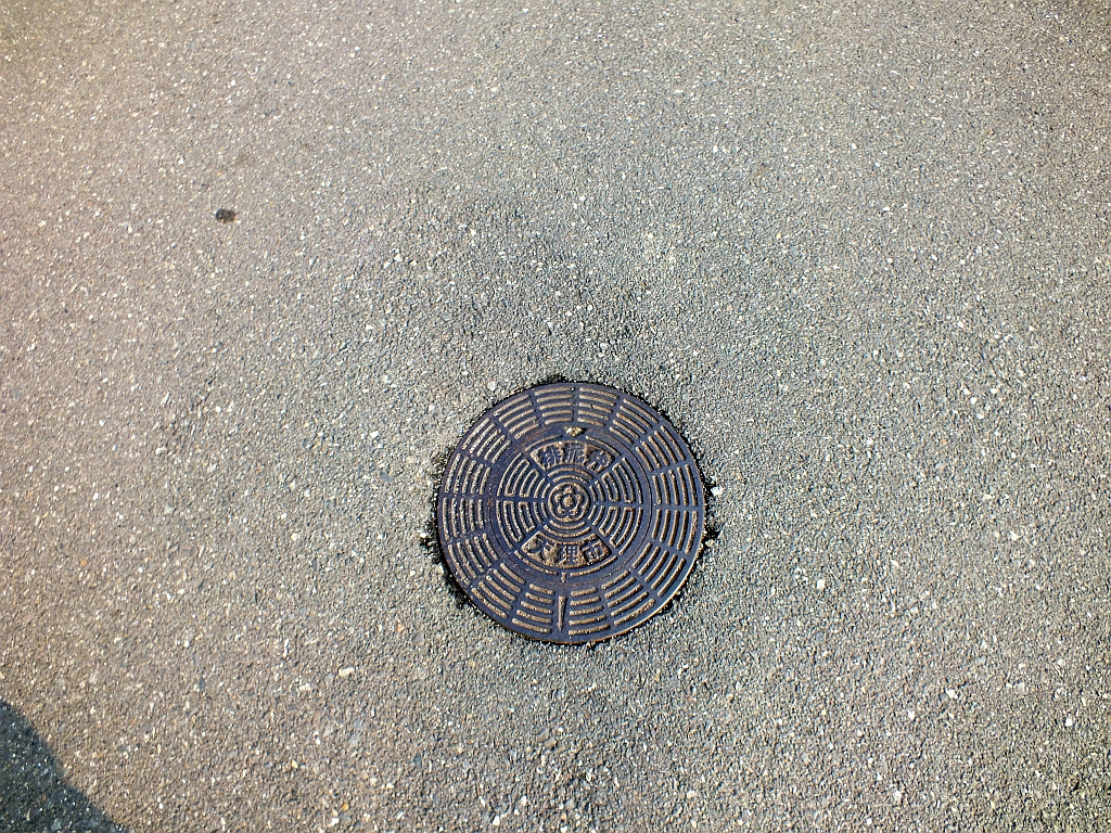 Manhole in Tenri city