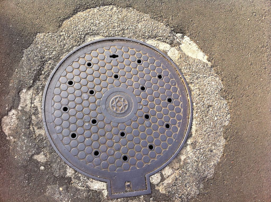 Manhole in Yokkaichi