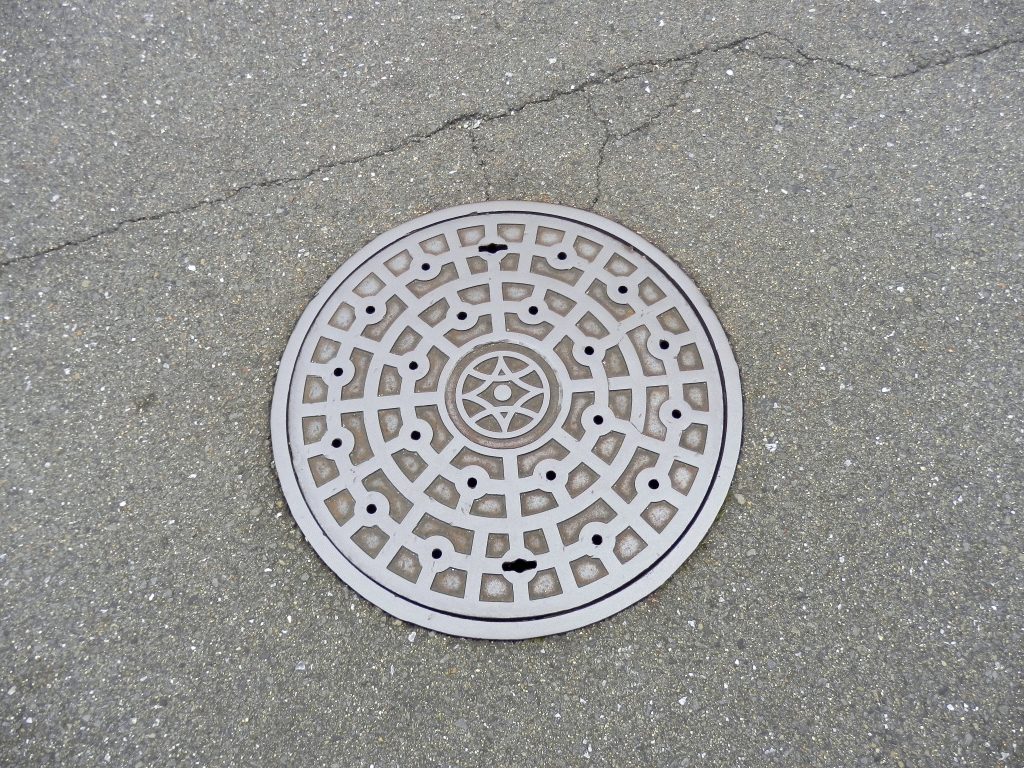 Manhole in Yokkaichi