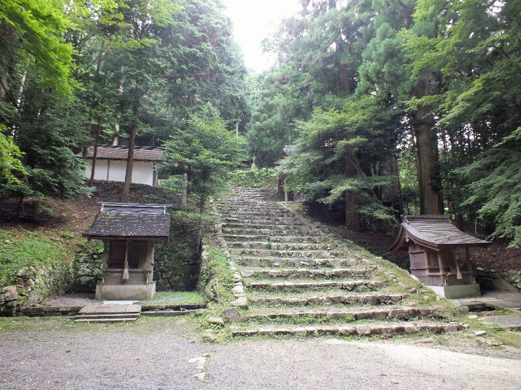 Kuwanomidera Temple